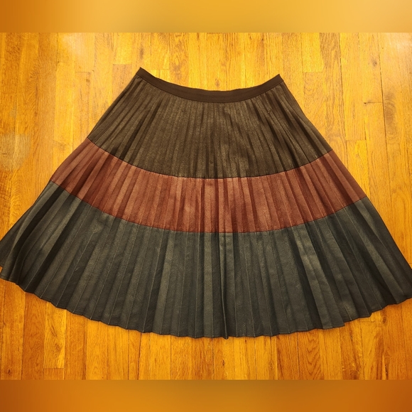 BCBGMaxAzria Dresses & Skirts - BCBGMaxAzria Black and Brown A-Line Skirt